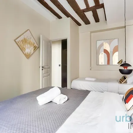 Urban Flat 70 - Authentic 3bdr Parisian Flat Appartamento *