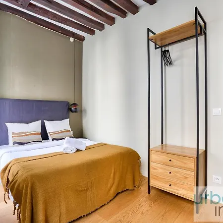 Urban Flat 70 - Authentic 3bdr Parisian Flat Appartamento