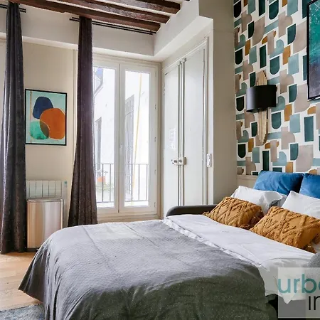 Urban Flat 70 - Authentic 3bdr Parisian Flat Appartamento *