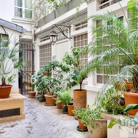 Appartamento Urban Flat 70 - Authentic 3bdr Parisian Flat